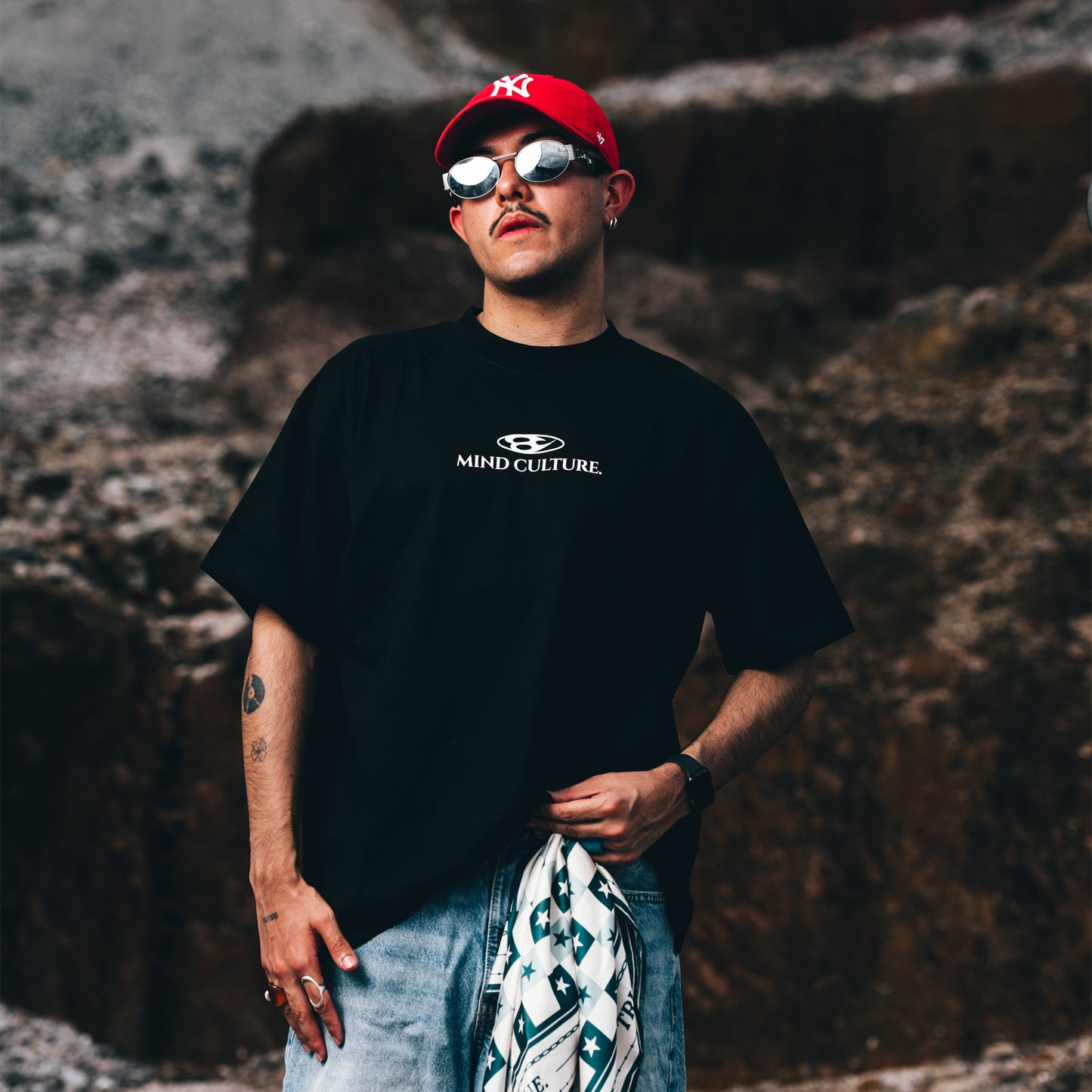 "BREAK THE MOLD" BLACK